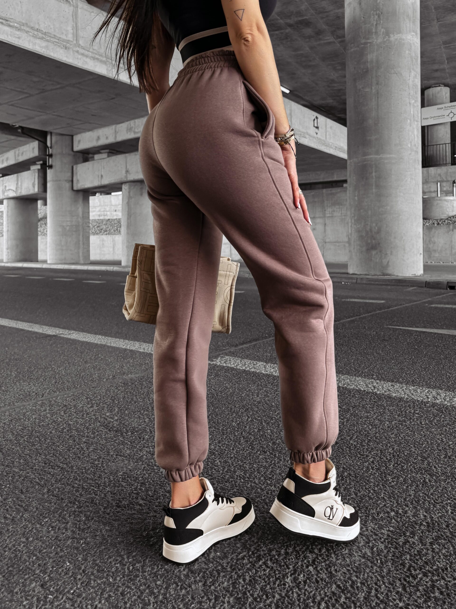 Spodnie dresowe damskie EVOLVE OLAVOGA kakao