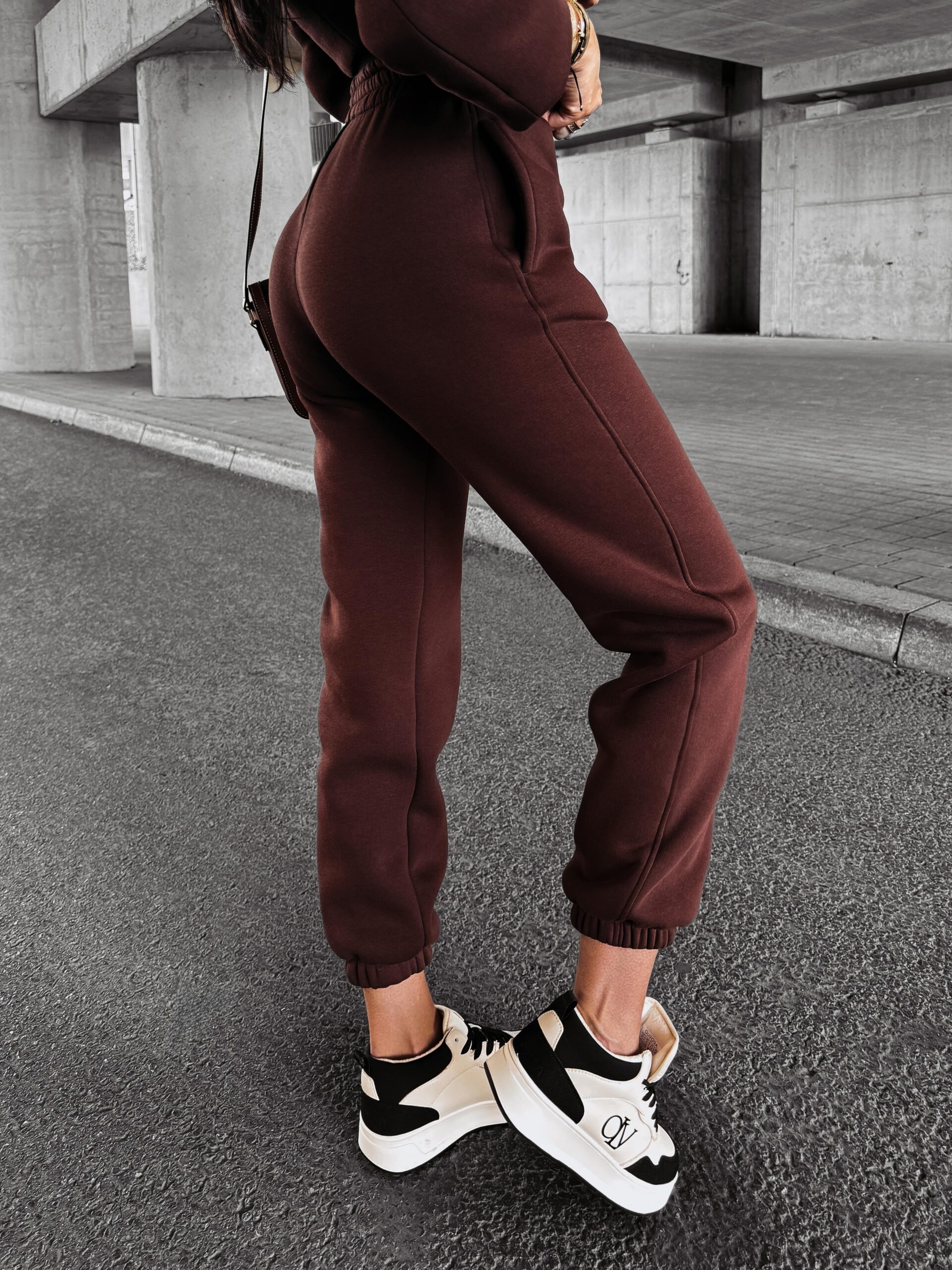 Spodnie dresowe damskie EVOLVE OLAVOGA brązowe