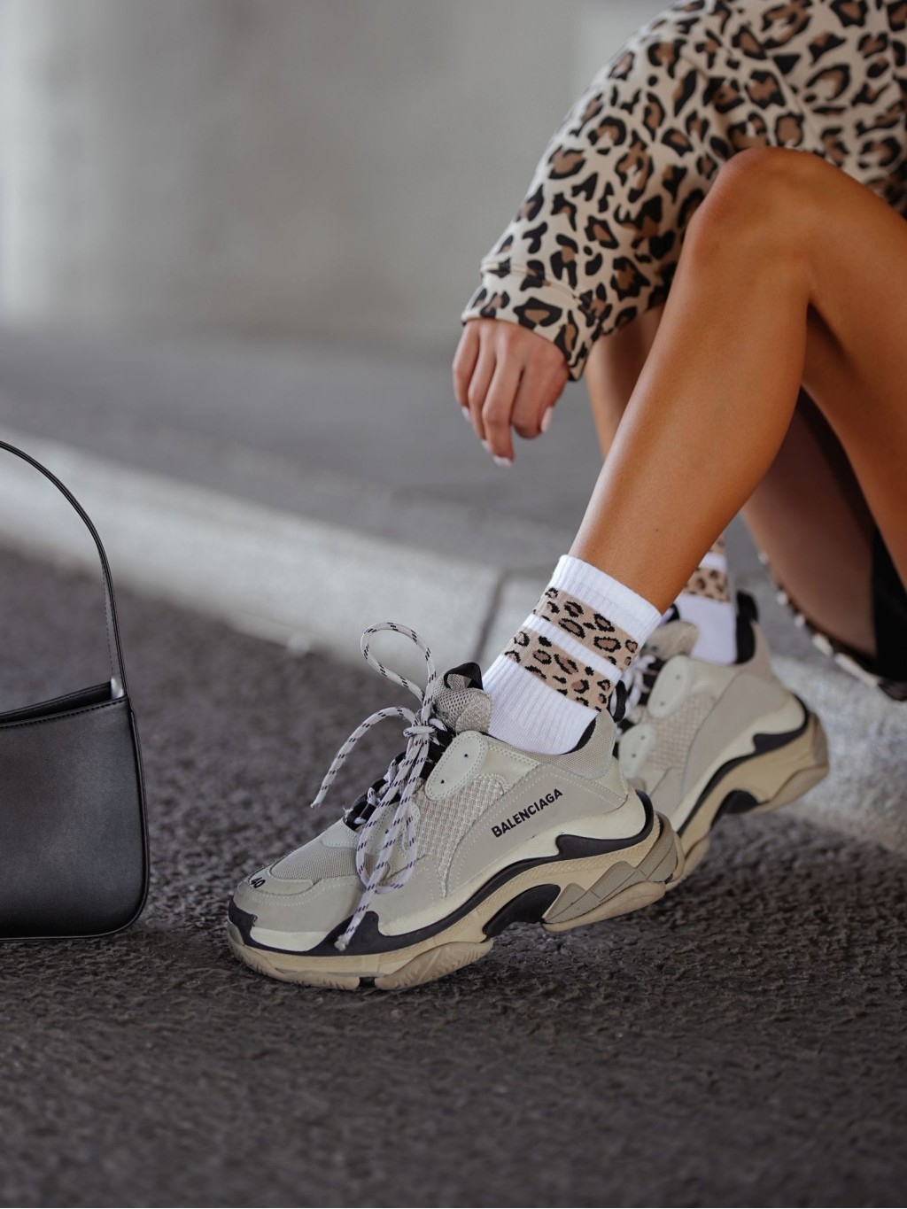 Skarpetki długie w panterkę białe