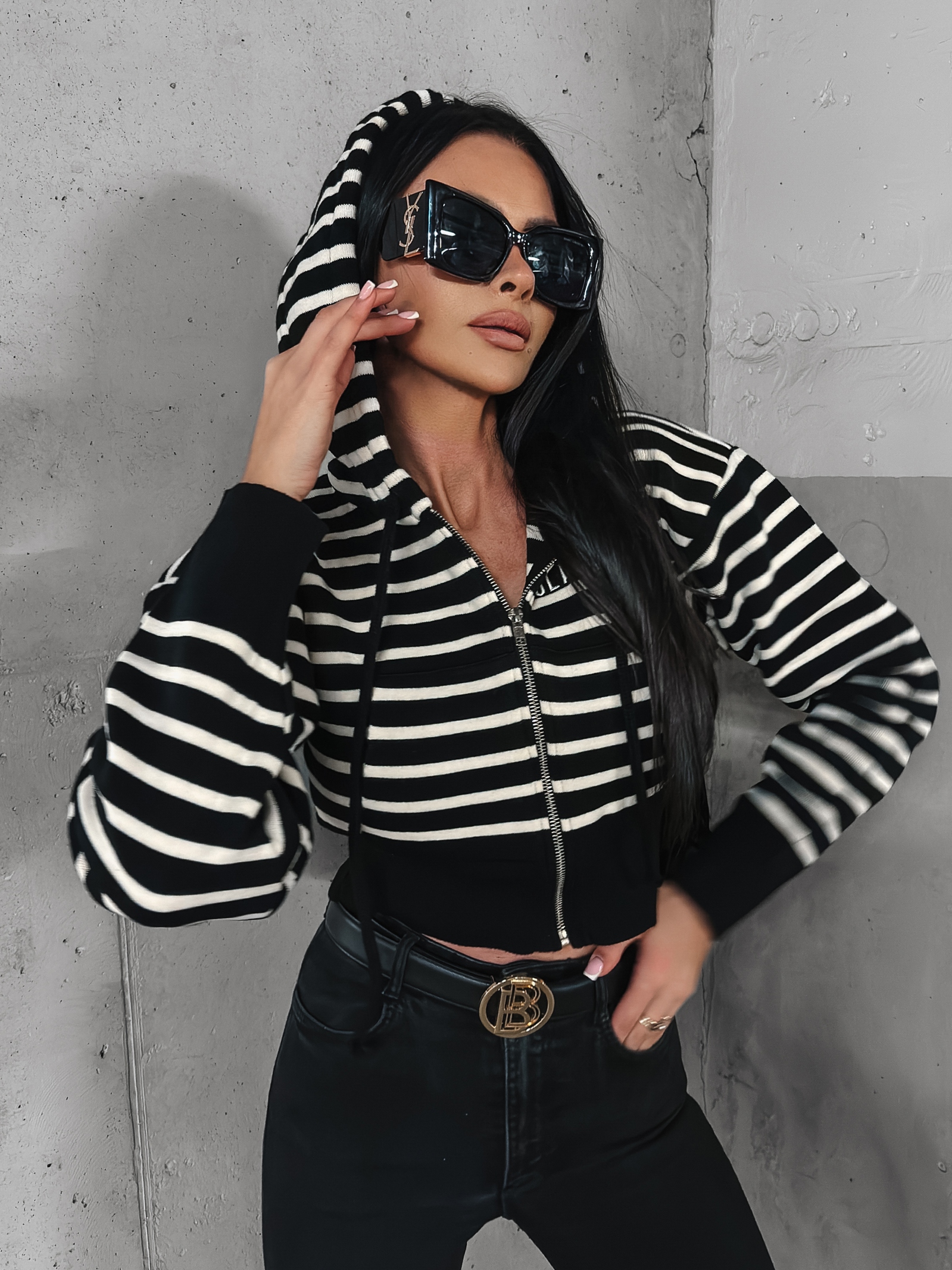 Bluza sweterkowa z kapturem ZOE OLAVOGA czarna