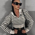 Bluza sweterkowa z kapturem ZOE OLAVOGA ecru melanż