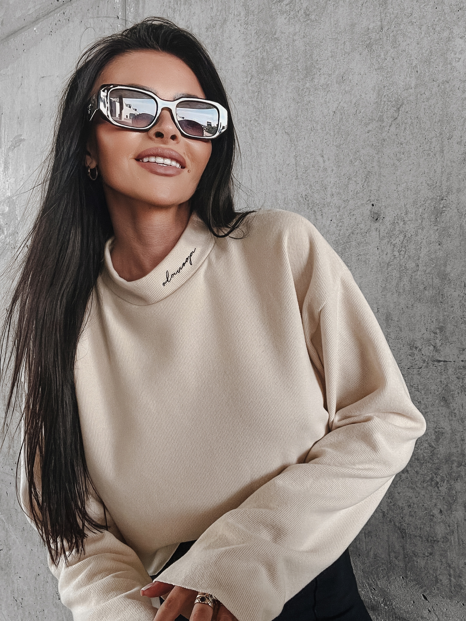 Sweter gładki z półgolfem ENNA OLAVOGA beżowy