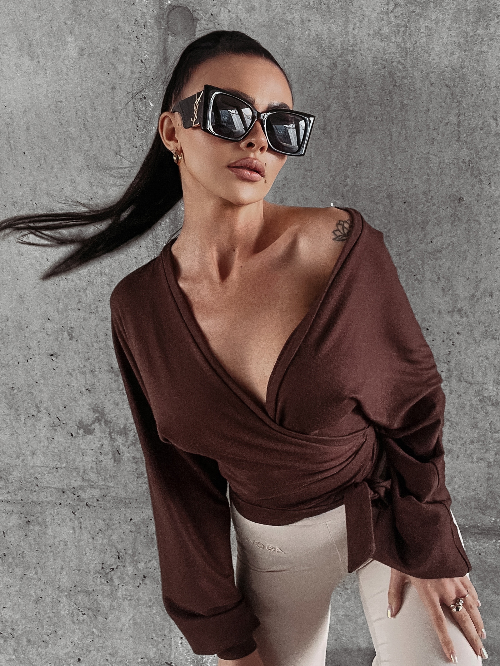 Bluzka z wiązaniem SUSIE OLAVOGA brązowa