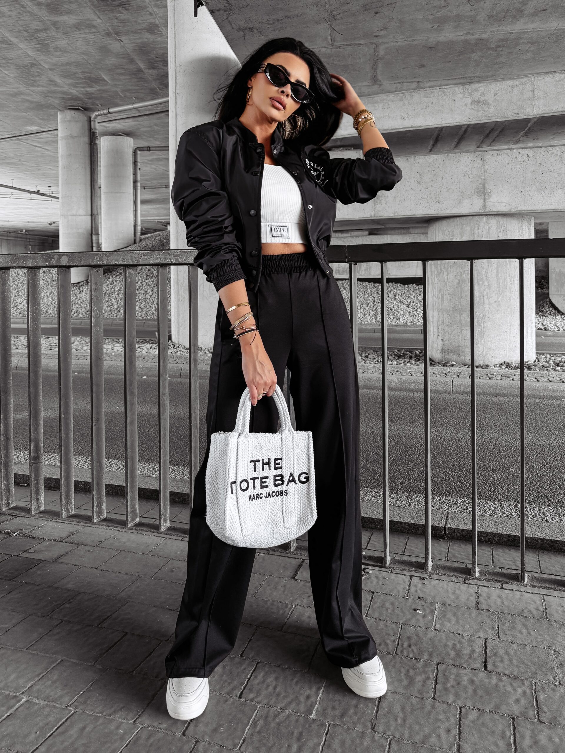 Kurtka damska bomber jacket DAHLIA OLAVOGA czarna