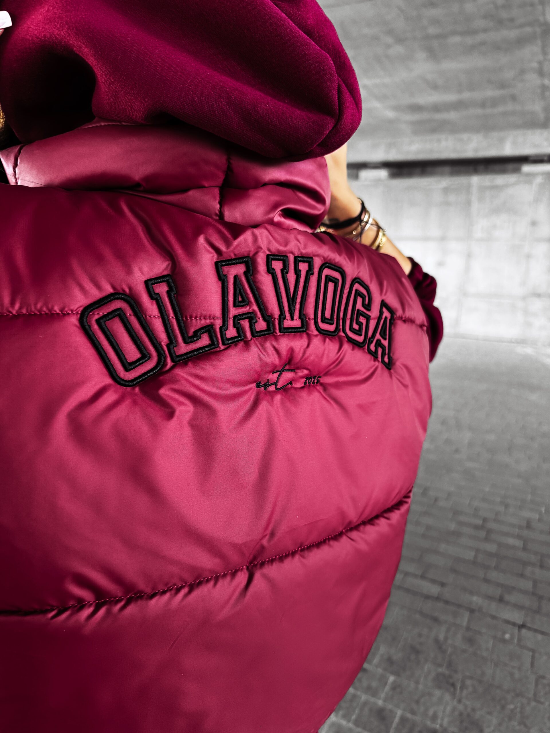 Kamizelka sportowa CROWN OLAVOGA bordowa Kamizelka sportowa CROWN OLAVOGA bordowa