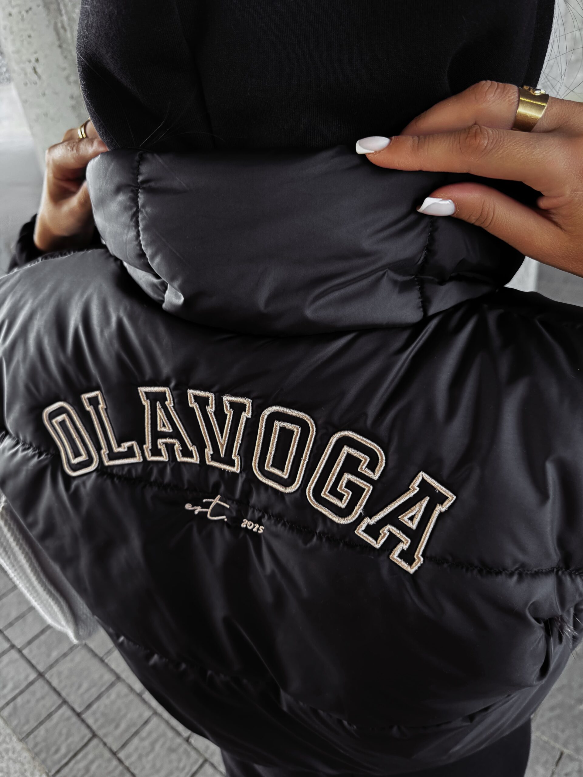 Kamizelka sportowa CROWN OLAVOGA czarna