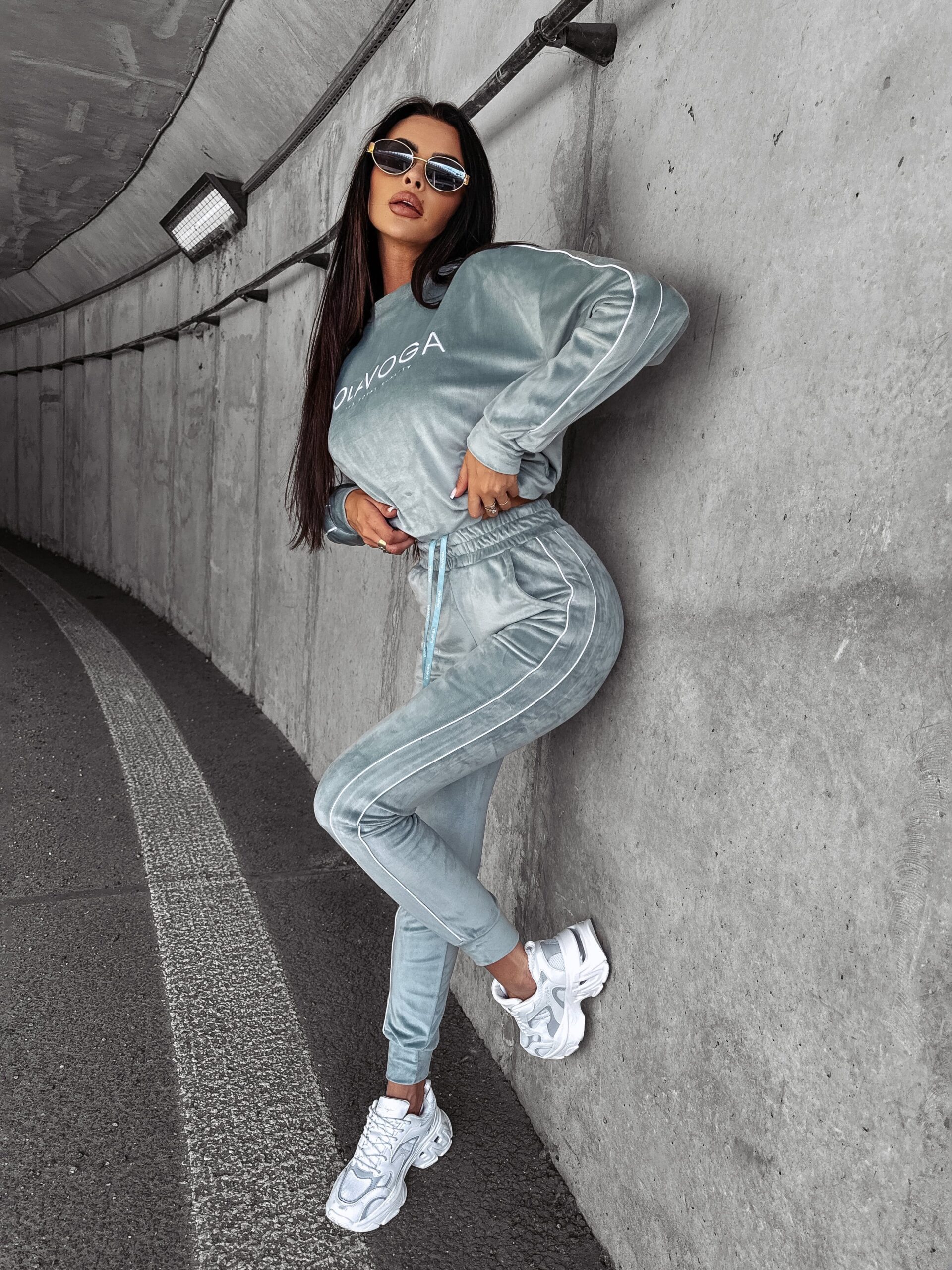 Komplet dres welurowy damski DRESSY OLAVOGA mięta