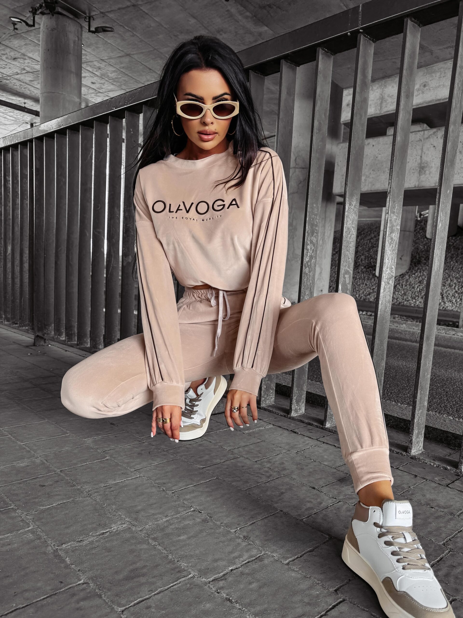 Komplet dres welurowy damski DRESSY OLAVOGA beżowy