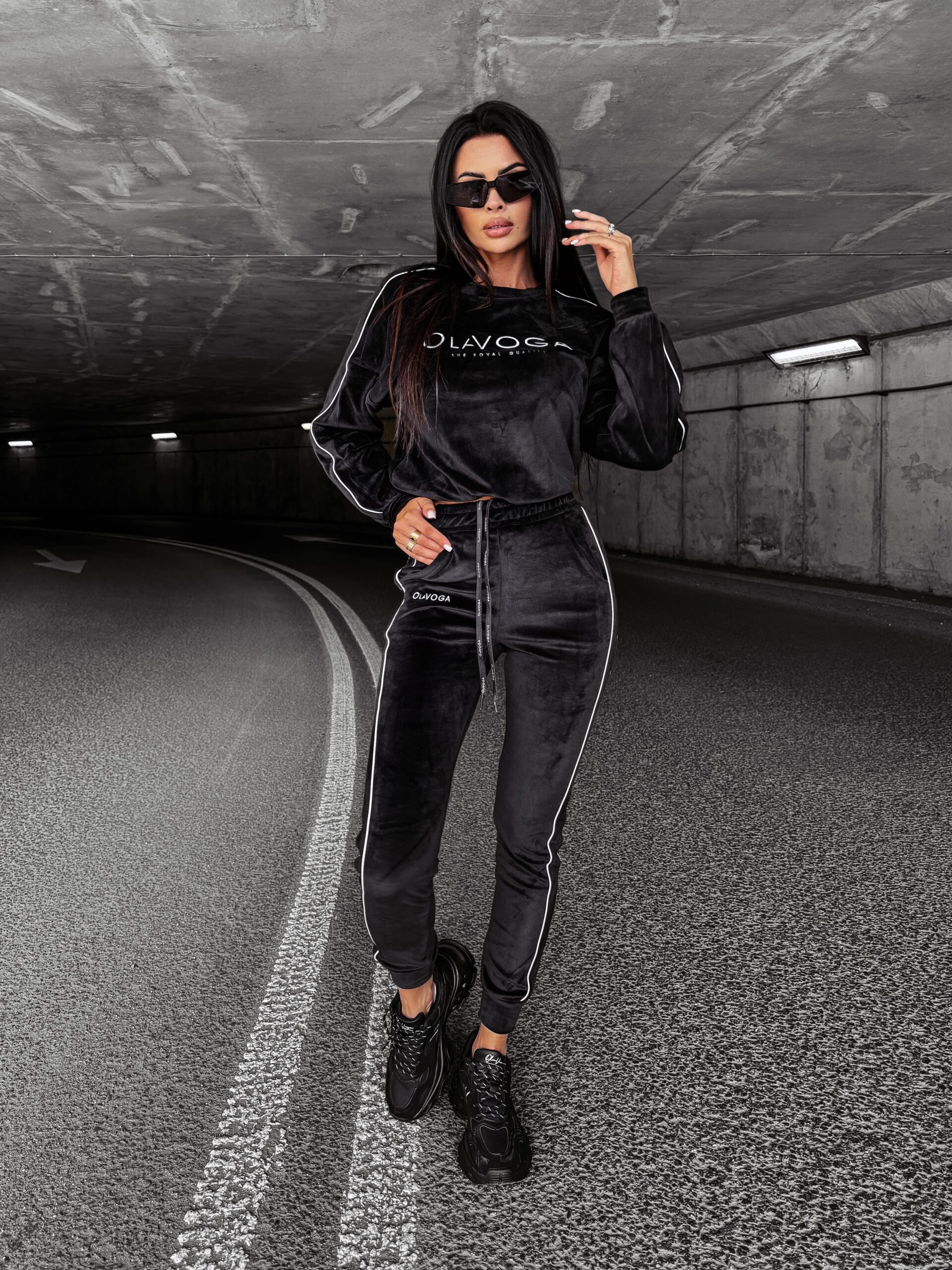 Komplet dres welurowy damski DRESSY OLAVOGA czarny