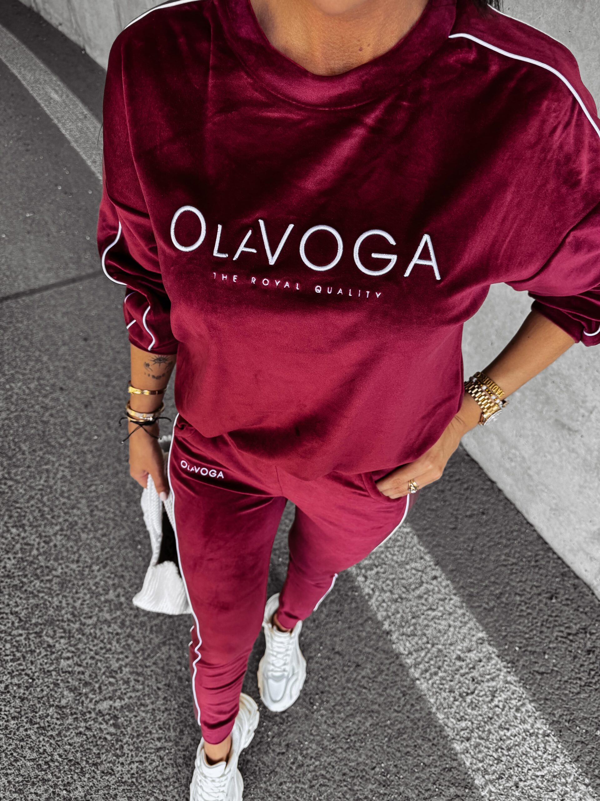 Komplet dres welurowy damski DRESSY OLAVOGA bordowy Komplet dres welurowy damski DRESSY OLAVOGA bordowy