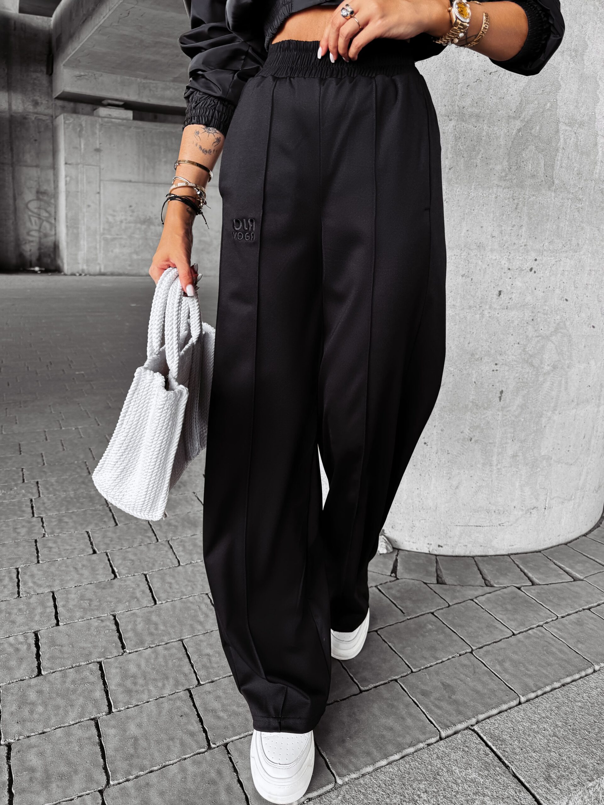 Spodnie z szeroką nogawką LAUREL OLAVOGA czarne