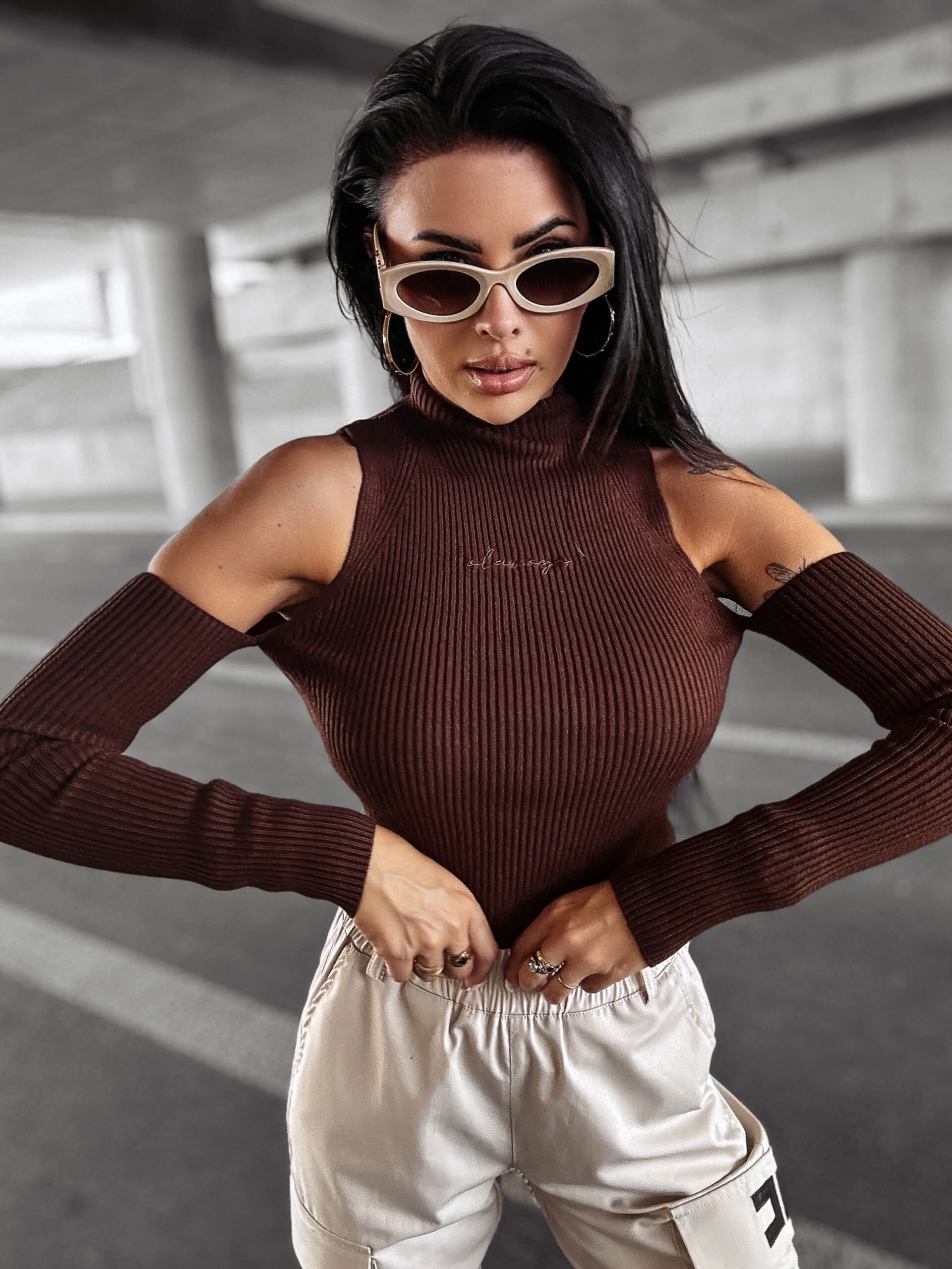 Top prążkowany FLIGHT OLAVOGA czekoladowy