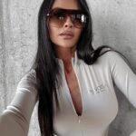 Body dopasowane złote logo HATTIE OLAVOGA j.beżowe