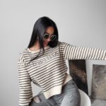 Sweter klasyczny w paski CAMILA OLAVOGA szary