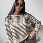 Sweter klasyczny w paski CAMILA OLAVOGA szary