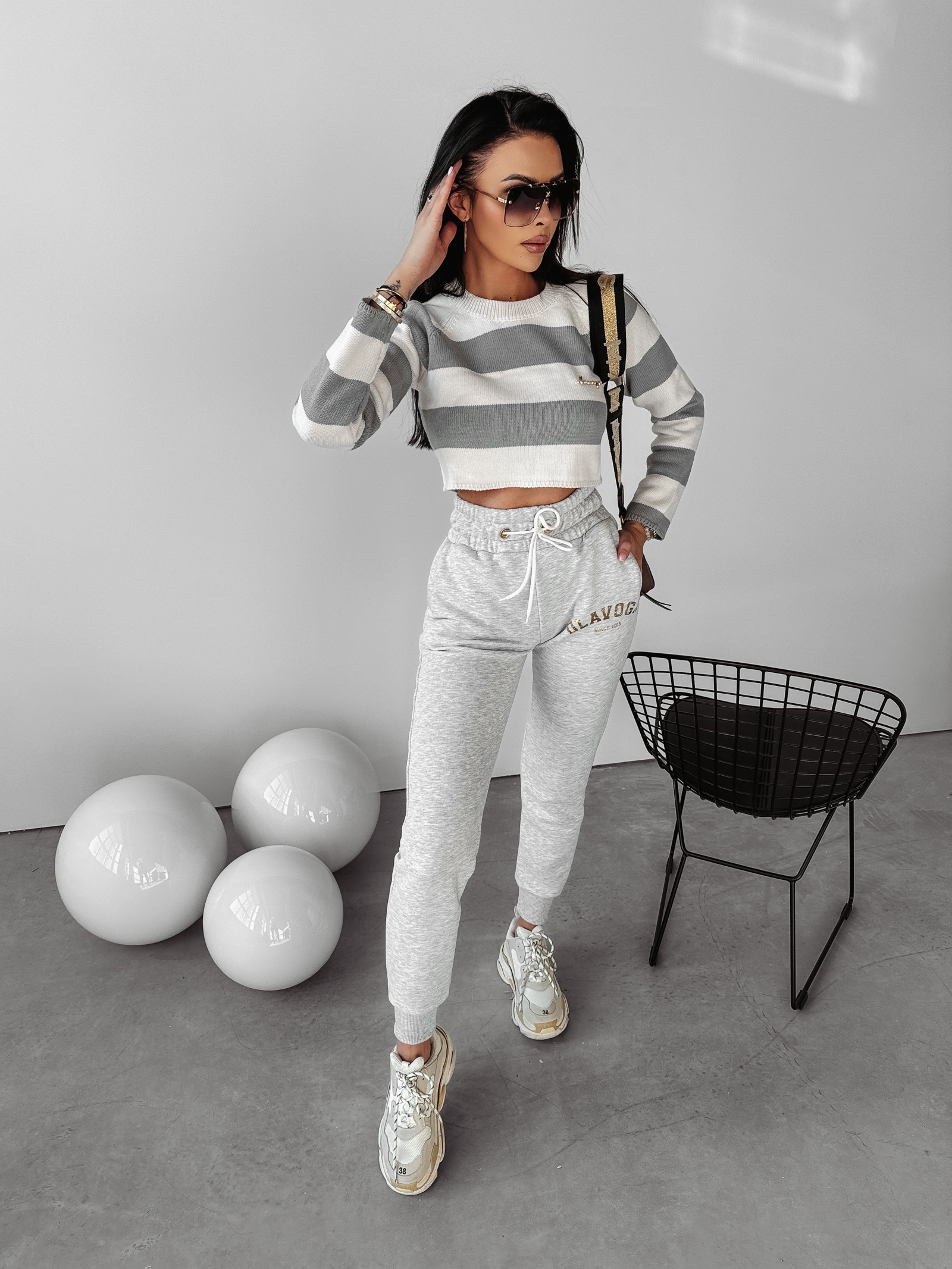 Sweter krótki JUDE OLAVOGA j.szary-ecru Sweter krótki JUDE OLAVOGA j.szary-ecru