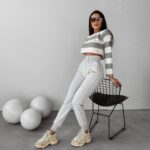 Sweter krótki JUDE OLAVOGA j.szary-ecru