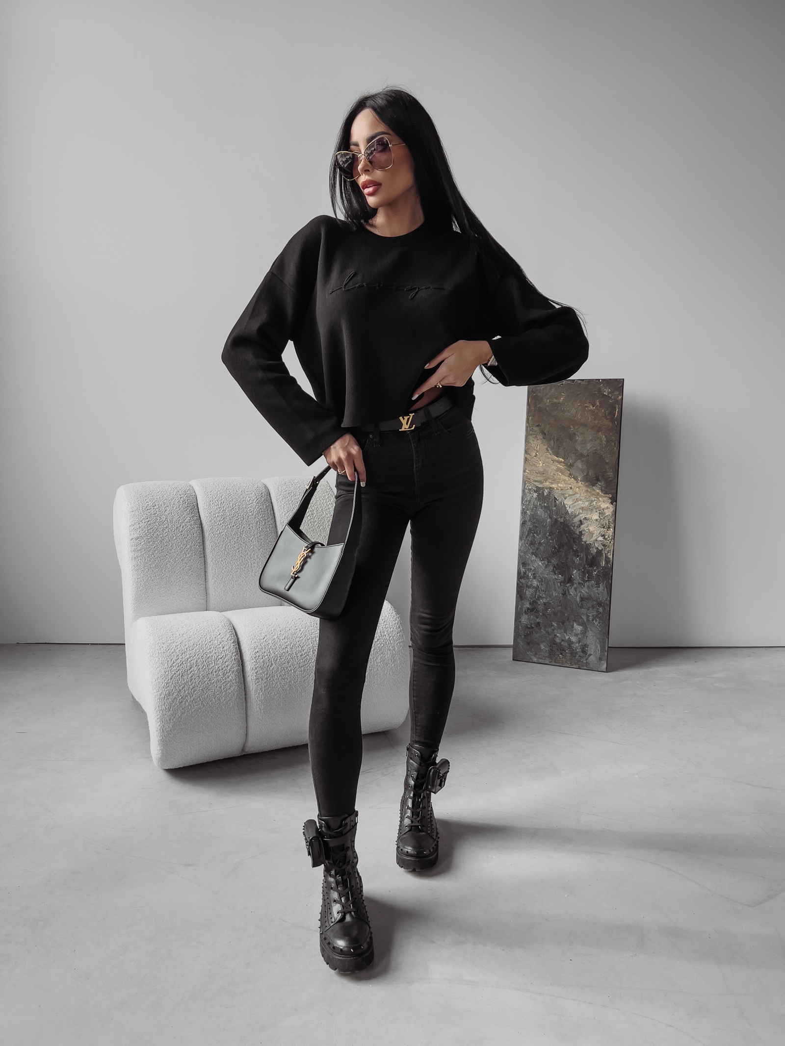 Sweter klasyczny NELL OLAVOGA czarny