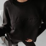 Sweter klasyczny NELL OLAVOGA czarny