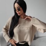 Sweter klasyczny NELL OLAVOGA beżowy