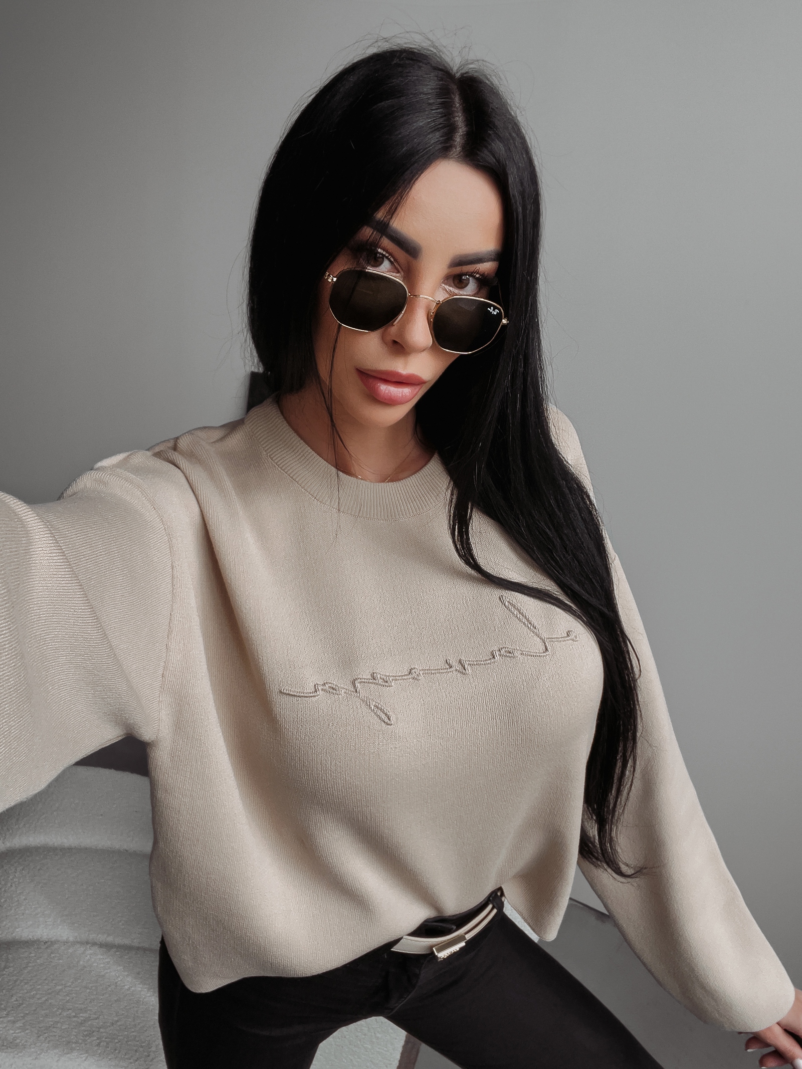 Sweter klasyczny NELL OLAVOGA beżowy