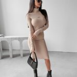 Sukienka z golfem prążkowana MILANI OLAVOGA beżowa