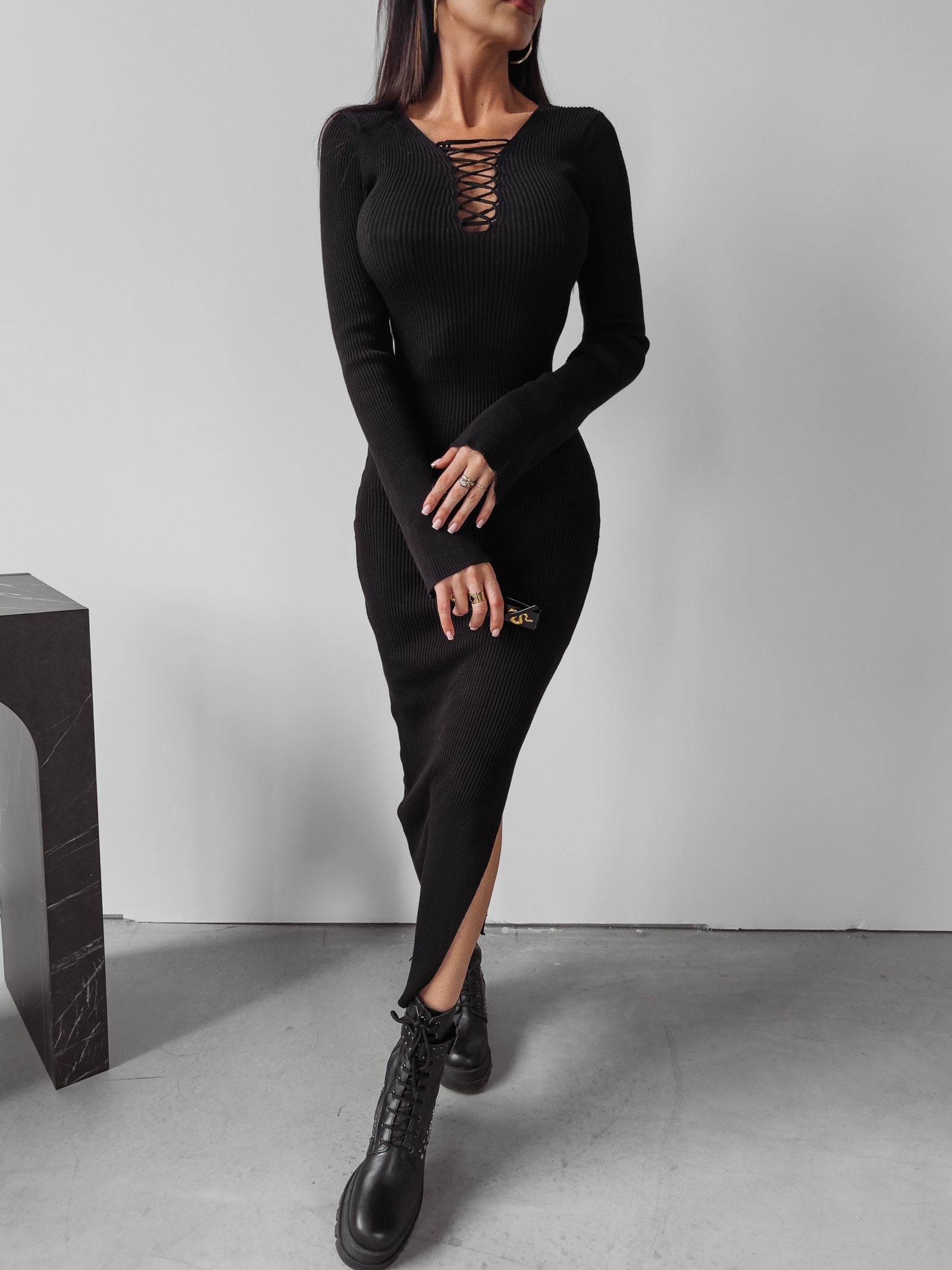 Sukienka z wiązaniem OMIKO OLAVOGA czarna