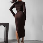 Sukienka z wiązaniem OMIKO OLAVOGA brązowa