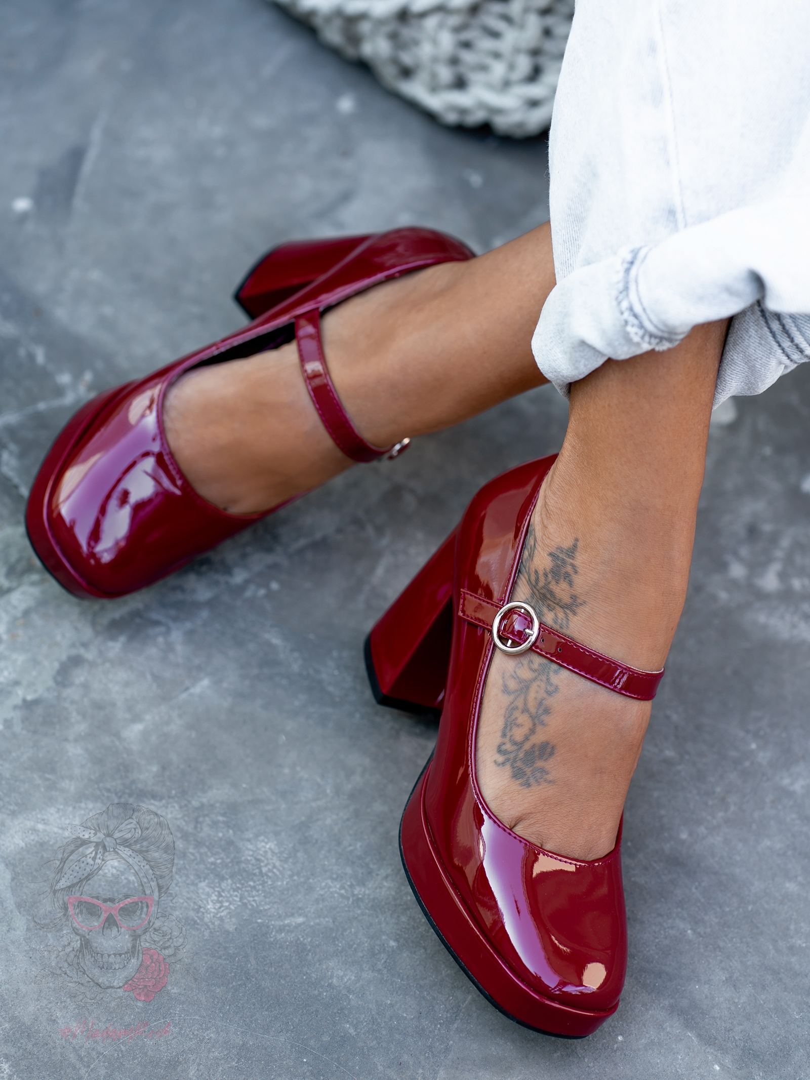 Czółenka na słupku Madam Elsmode bordowe