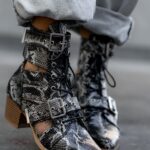 Botki z wycięciami Madam Kendall wężowe jasne