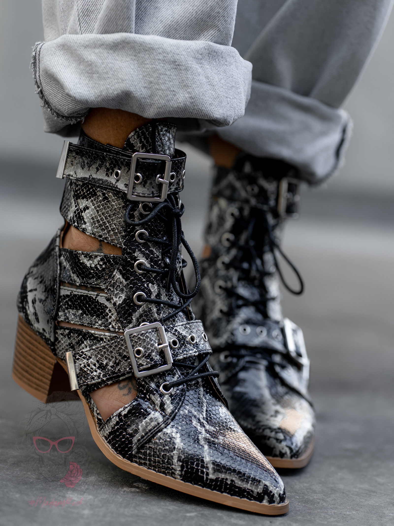 Botki z wycięciami Madam Kendall wężowe jasne