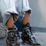 Botki z wycięciami Madam Kendall wężowe jasne