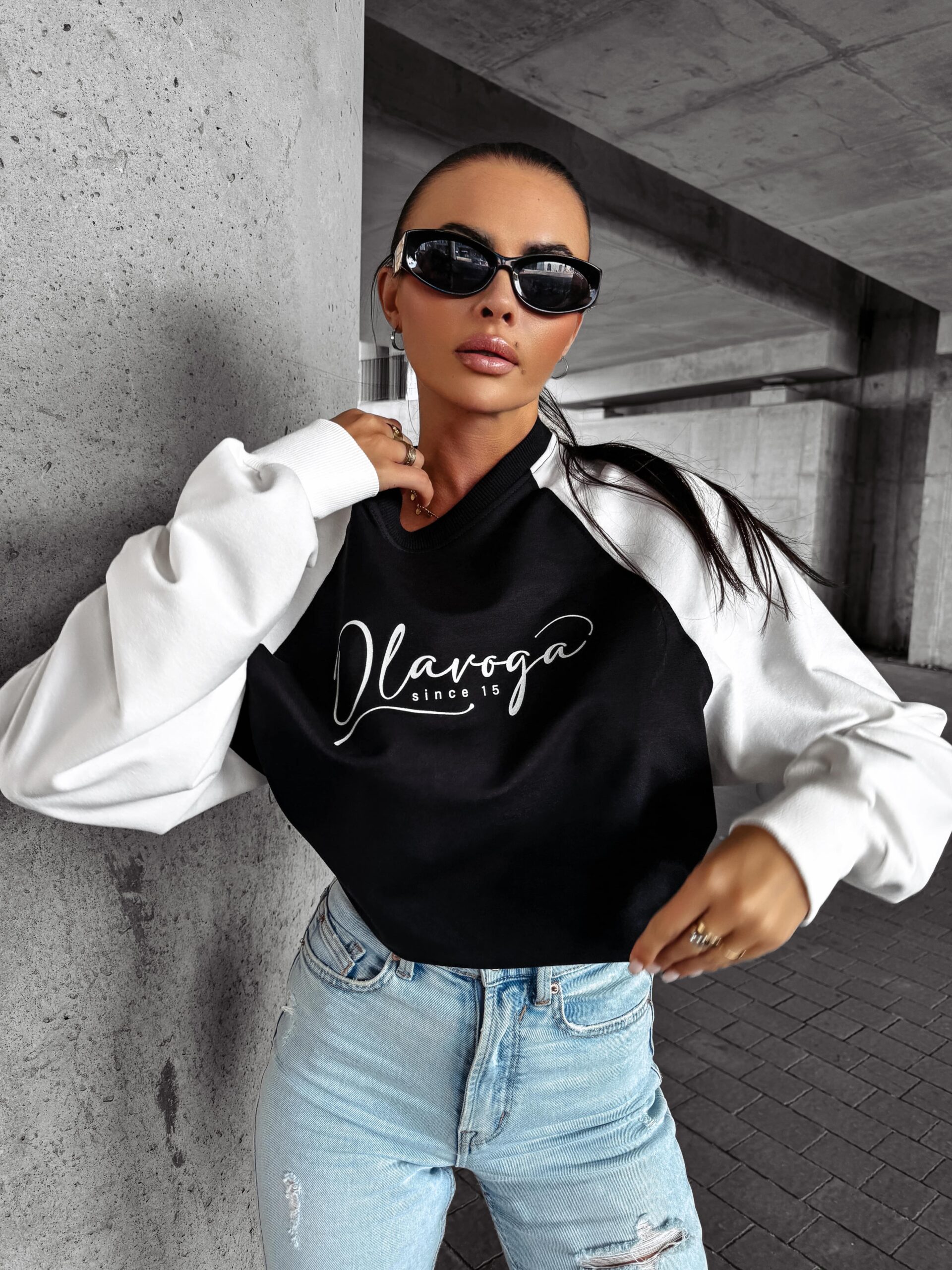 Bluza oversize crewneck LAKIRA OLAVOGA czarna