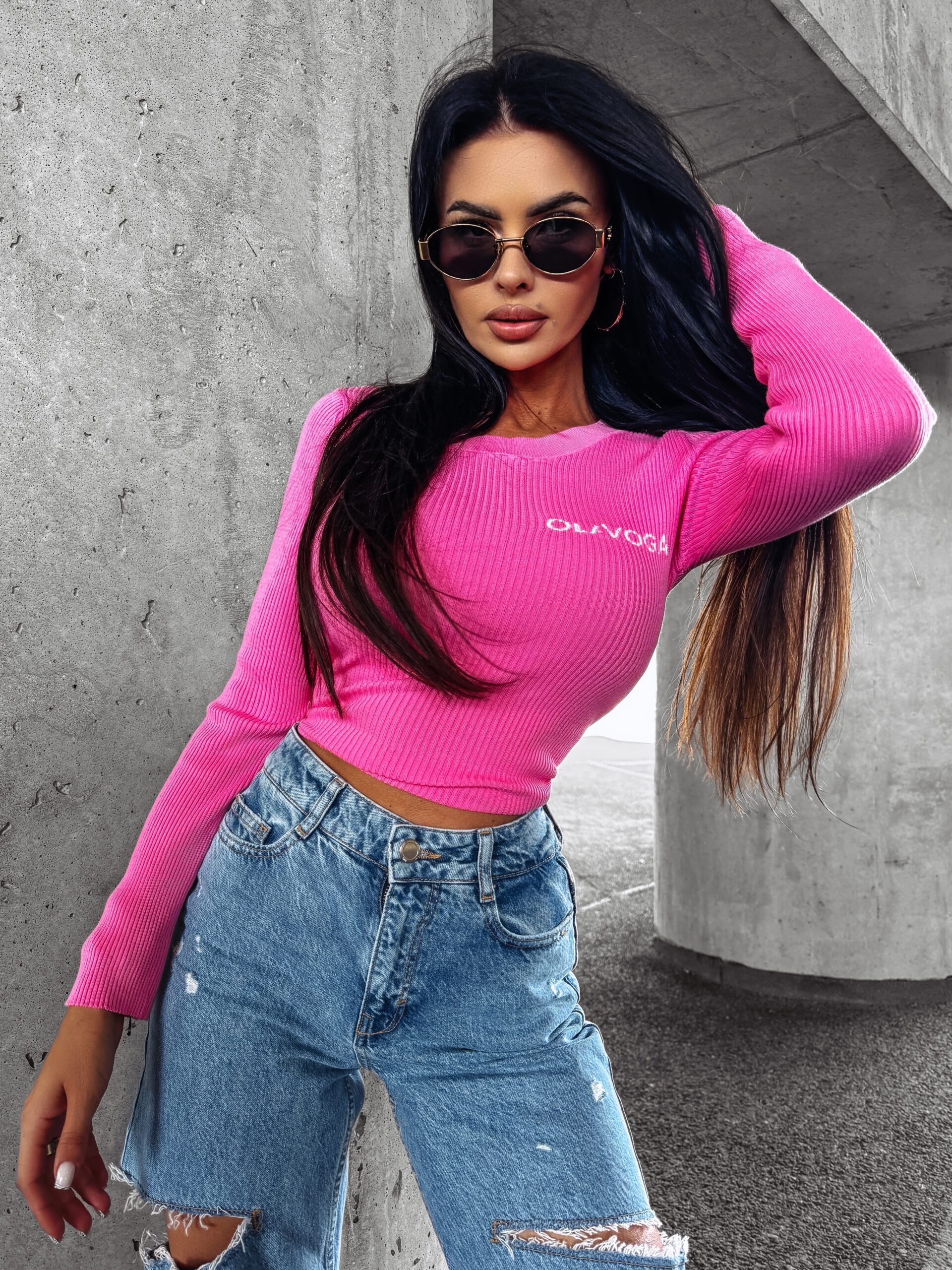 Sweter prążkowany SOFT OLAVOGA różowy