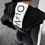 Dres welurowy IVORY OLAVOGA czarny