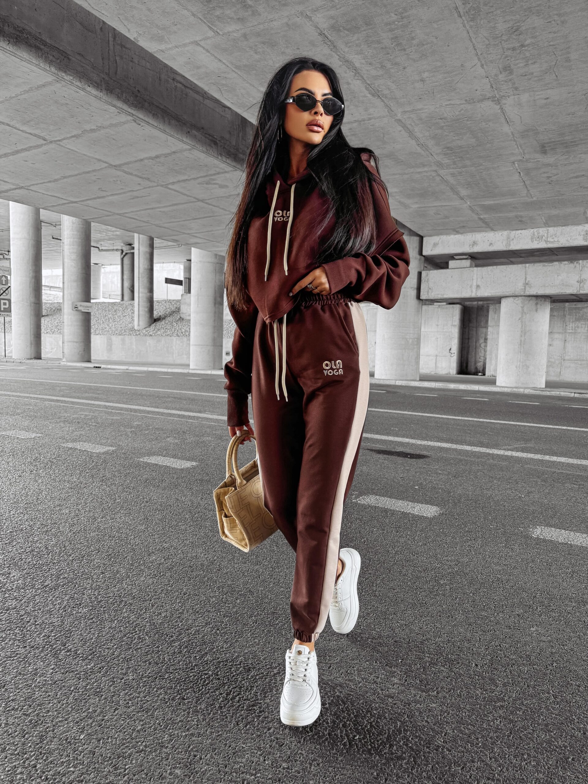 Spodnie dresowe DAISE OLAVOGA czekoladowe