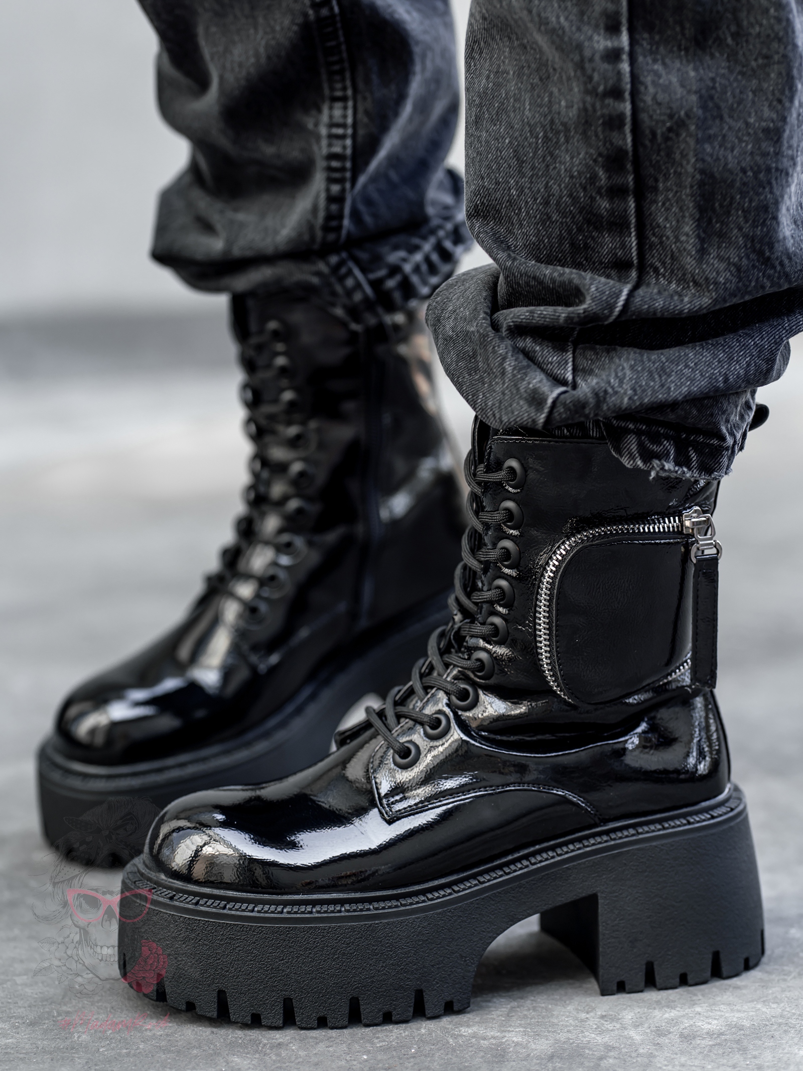 Botki lakierowane na grubej podeszwie Rock Raker czarne