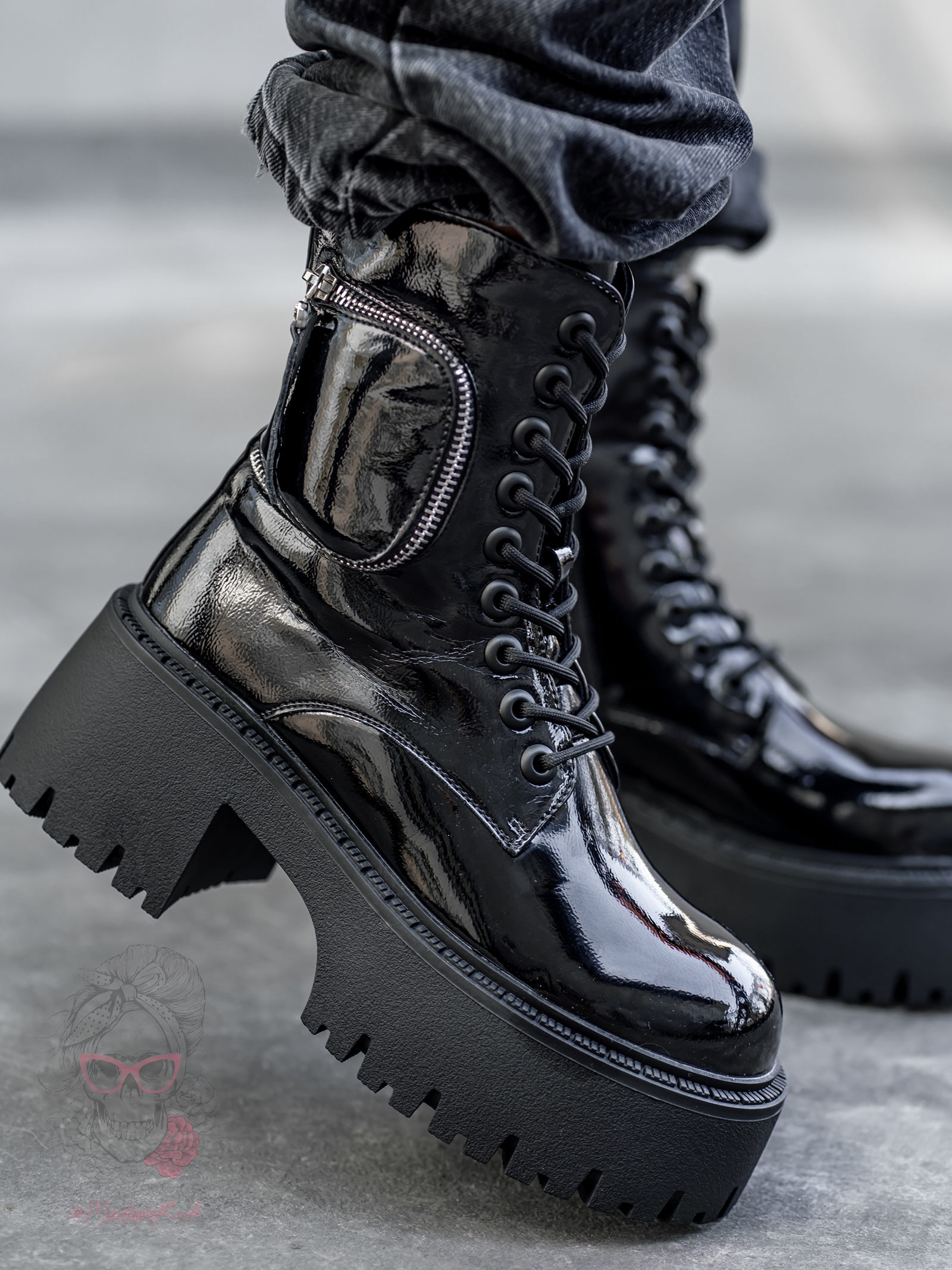 Botki lakierowane na grubej podeszwie Rock Raker czarne