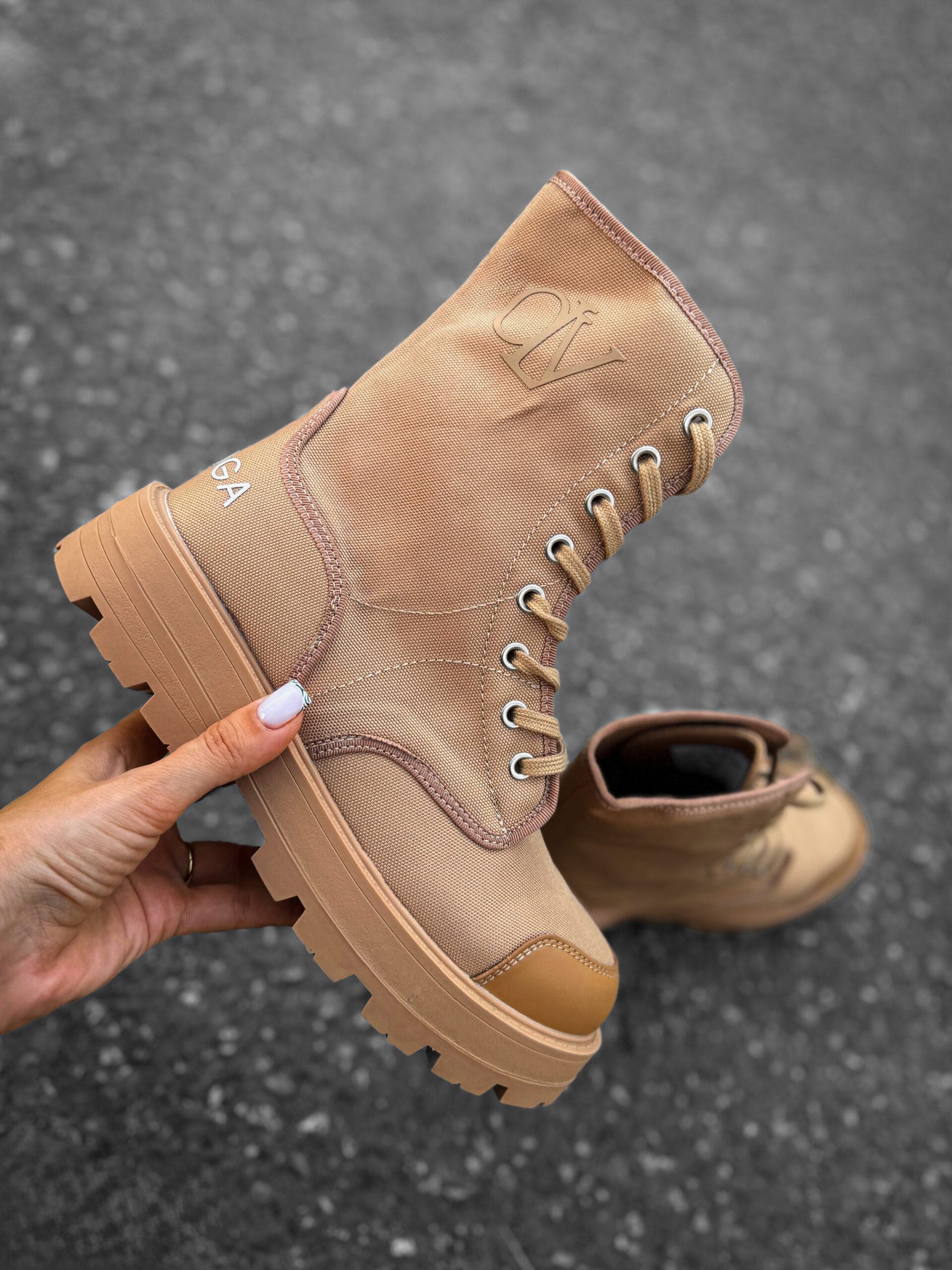 Workery damskie wiązane PASSION OLAVOGA karmelowe