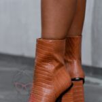 Botki na słupku Madam Pilen karmelowe