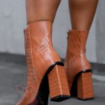 Botki na słupku Madam Pilen karmelowe