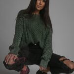 Sweter pleciony z szarpaniami Utto zielony