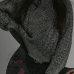 Sweter pleciony z szarpaniami Utto stalowy