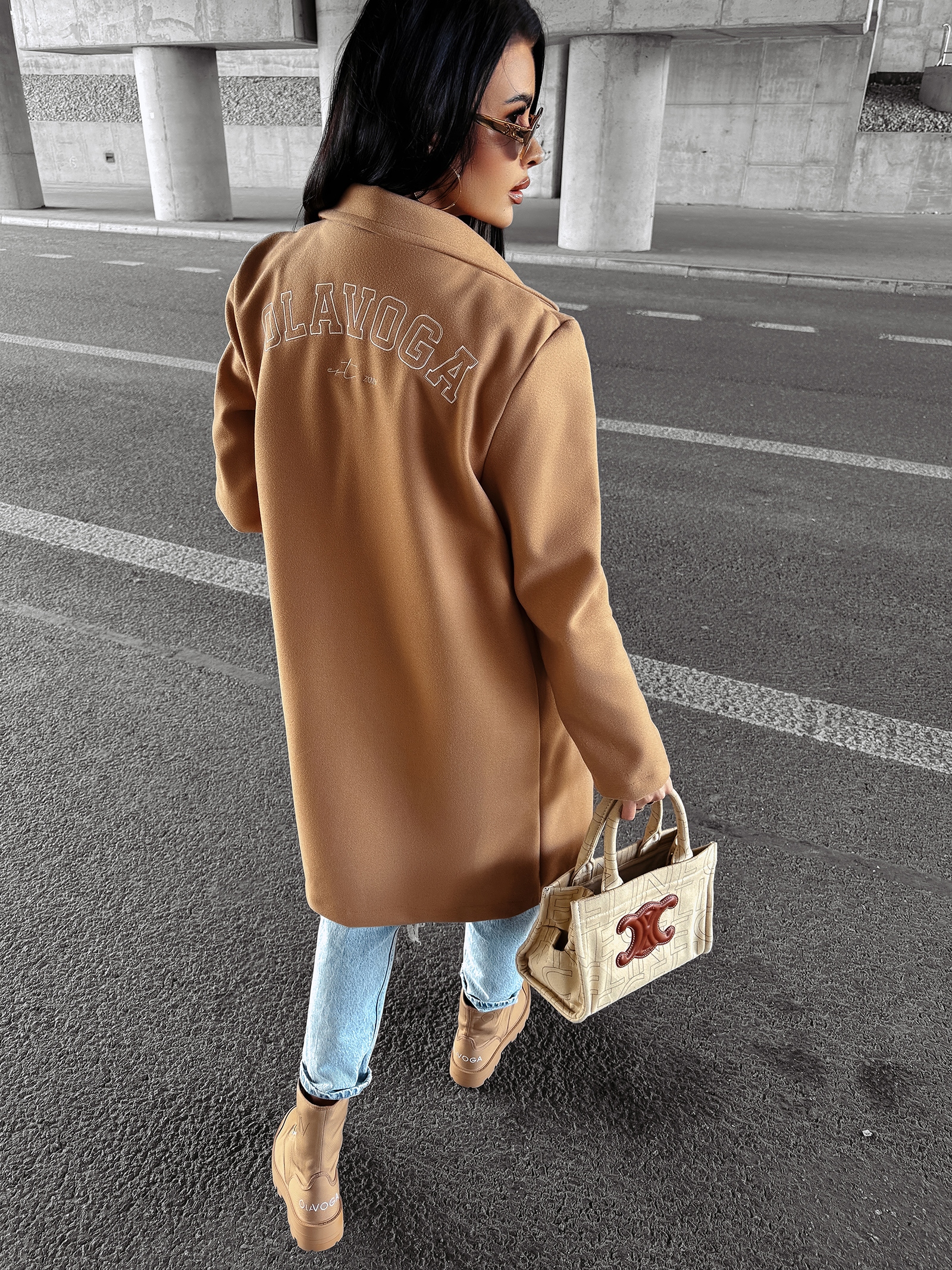 Płaszcz jesienny LOVER OLAVOGA karmelowy Płaszcz jesienny LOVER OLAVOGA karmelowy