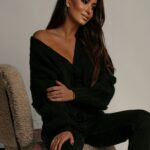 Sweter z różami Gunses czarny