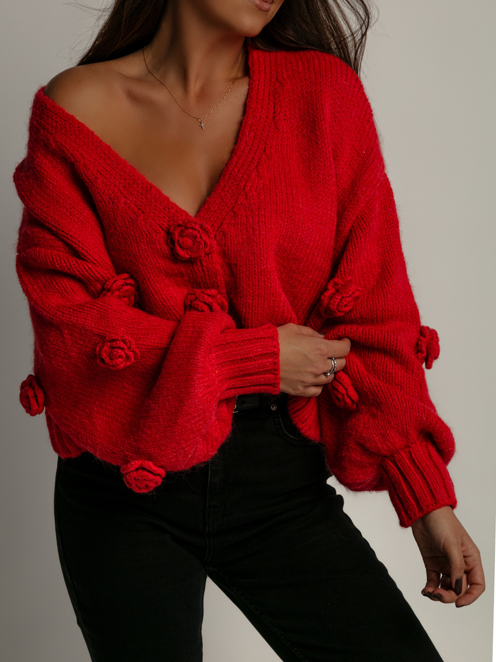 Sweter z różami Gunses czerwony