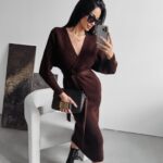 Sukienka sweterkowa ALETTA OLAVOGA brązowa