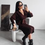 Sukienka sweterkowa ALETTA OLAVOGA brązowa