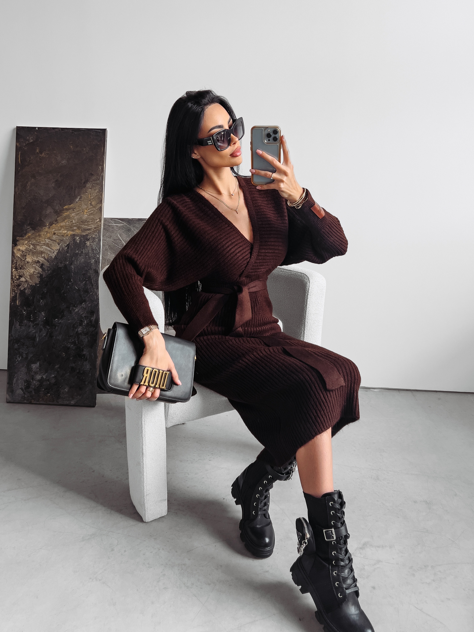 Sukienka sweterkowa ALETTA OLAVOGA brązowa