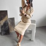 Sukienka sweterkowa ALETTA OLAVOGA beżowa